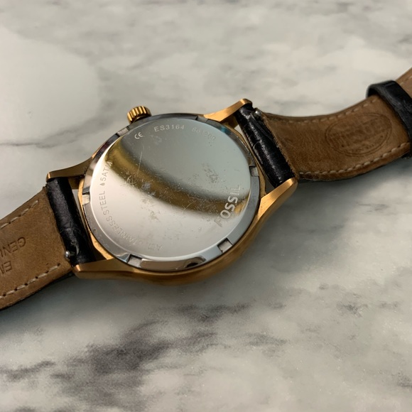 Leather Strap Fossil Watch - Picture 7 of 7